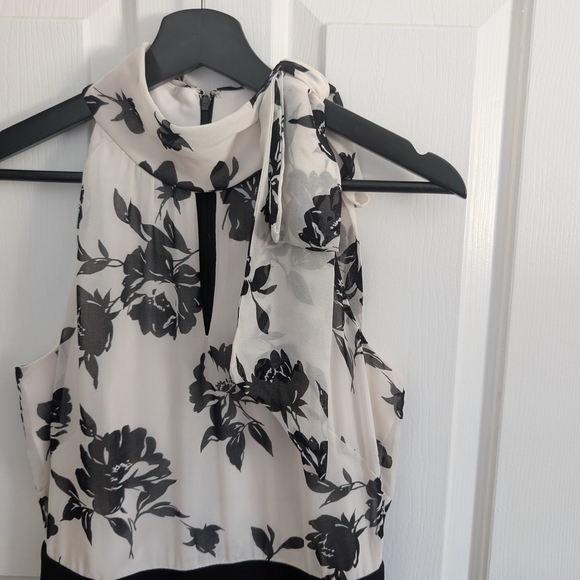 White House Black Market Women's Monochrome Floral Jumpsuit - Picture 3 of 10